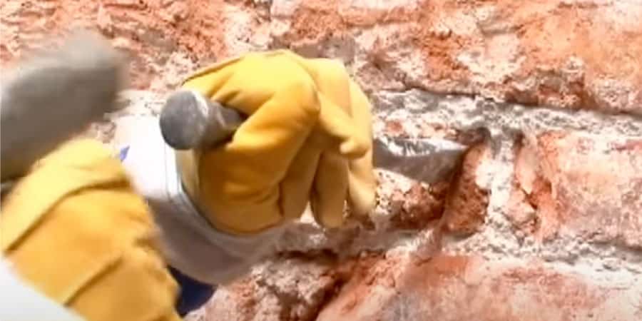 Reparacion de Muros con Salitre y Moho Ciudad de Mexico si aparecen grietas previamente deben repararse con mortero cementoso abriéndolas al menos a 5 mm de ancho